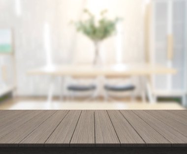 Arka plandaki Masa Üstü ve Bulanık Yemek Odası