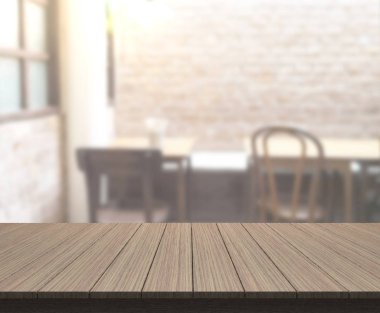 Arka plandaki Masa Üstü ve Bulanık Yemek Odası