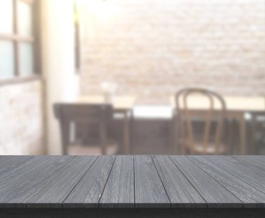 Arka plandaki Masa Üstü ve Bulanık Yemek Odası