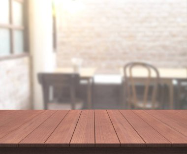 Arka plandaki Masa Üstü ve Bulanık Yemek Odası