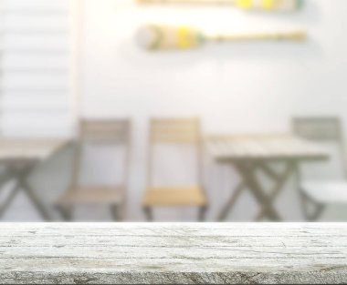 Arka planın Masa Üstü ve Bulanık Oturma Odası