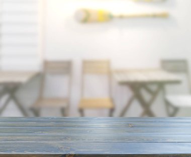 Arka planın Masa Üstü ve Bulanık Oturma Odası