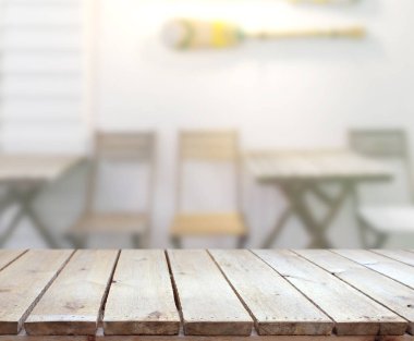 Arka planın Masa Üstü ve Bulanık Oturma Odası