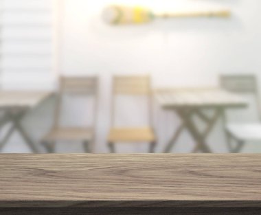 Arka planın Masa Üstü ve Bulanık Oturma Odası