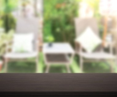 Arka planın Masa Üstü ve Bulanık Oturma Odası