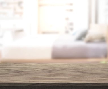 Masa üstü ve bulanıklık arka planda yatak odası