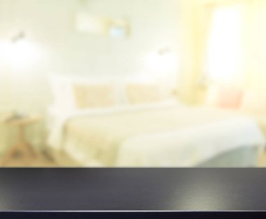 Masa üstü ve bulanıklık arka planda yatak odası