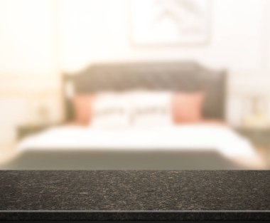 Masa üstü ve bulanıklık arka planda yatak odası