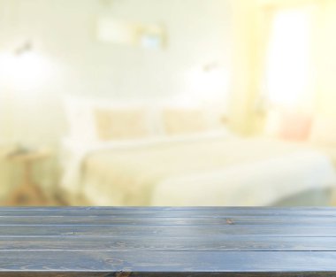 Masa üstü ve bulanıklık arka planda yatak odası