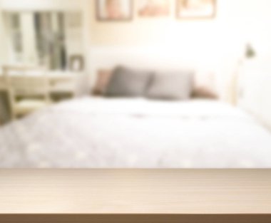 Masa üstü ve bulanıklık arka planda yatak odası