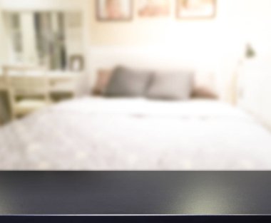 Masa üstü ve bulanıklık arka planda yatak odası