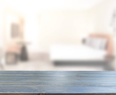 Masa üstü ve bulanıklık arka planda yatak odası