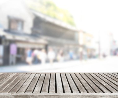 Top masa ve bina, arka plan bulanıklık