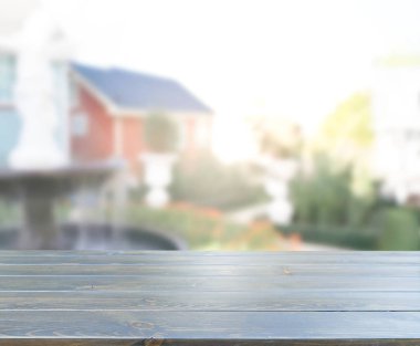 Top masa ve bina, arka plan bulanıklık