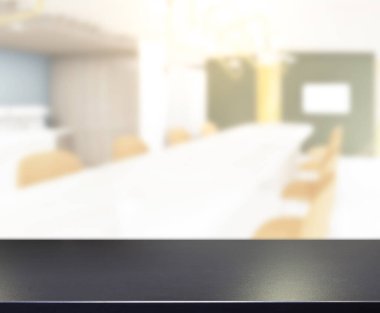 Arka plandaki Masa Üstü ve Bulanık Yemek Odası