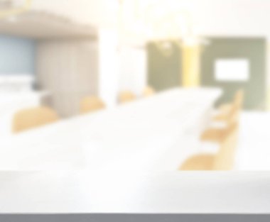 Arka plandaki Masa Üstü ve Bulanık Yemek Odası