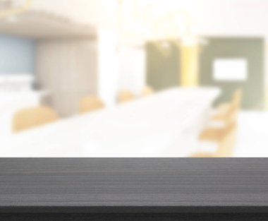 Arka plandaki Masa Üstü ve Bulanık Yemek Odası