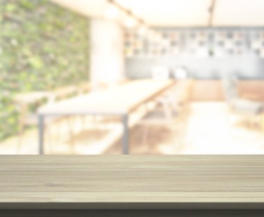 Arka plandaki Masa Üstü ve Bulanık Yemek Odası