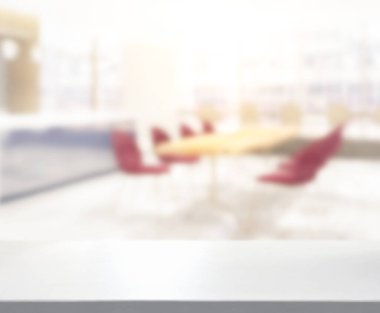 Arka plandaki Masa Üstü ve Bulanık Yemek Odası