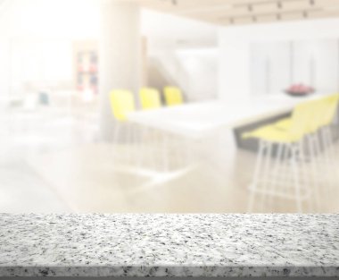 Arka plandaki Masa Üstü ve Bulanık Yemek Odası