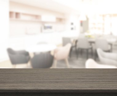 Arka plandaki Masa Üstü ve Bulanık Yemek Odası