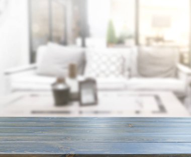 Arka planın Masa Üstü ve Bulanık Oturma Odası