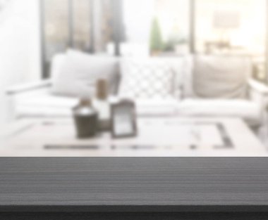 Arka planın Masa Üstü ve Bulanık Oturma Odası