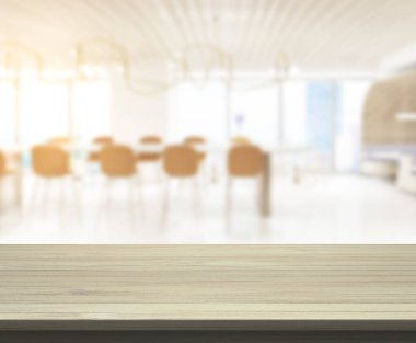 Arka plandaki Masa Üstü ve Bulanık Yemek Odası