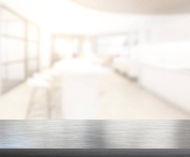 Arka plandaki Masa Üstü ve Bulanık Yemek Odası