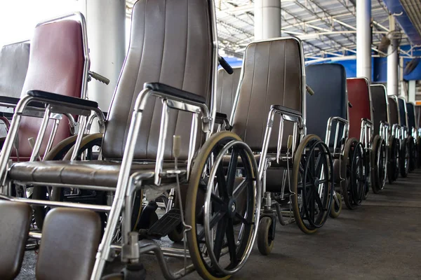 Wheelchair for elderly patients and disabled people with good quality and standards,Many of wheelchairs lined up and ready for use,services of hospital to help,care and facilitated medical treatment — ストック写真