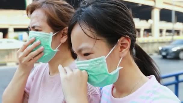 Ázsiai Gyermek Lány Show Hüvelykujj Lefelé Rossz Szag Légszennyezés Por — Stock videók