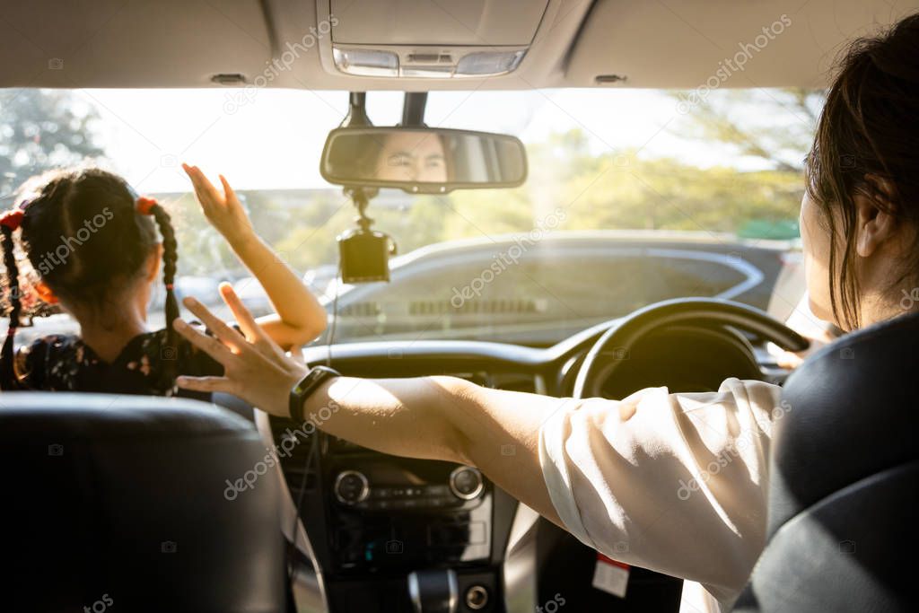 Asian kid daughter was injured,head bumping into the windshield,mother driver rides urgently brakes,brake suddenly with the child girl do not wear seat belts while sit in a car,safety belt fastened,