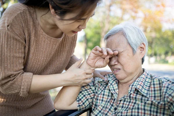 Азиатские Старики Плачет Пожилая Женщина Депрессией Скучно Себе Чувствует Себя — стоковое фото