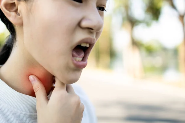 Sick Asian Child Girl Has Sore Throat Cough Hoarseness Laryngeal — Stock Photo, Image