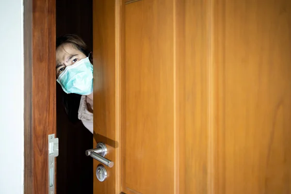 Femme Asiatique Inquiète Séjournant Dans Une Chambre Sujet Propagation Virus — Photo