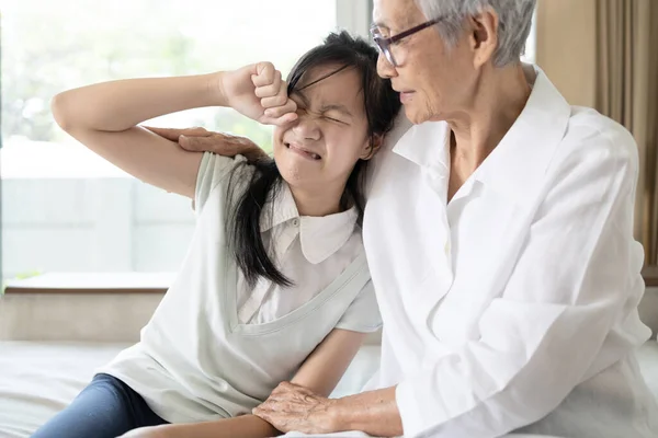 Asiatisk Senior Kvinna Råd Prata Dela Tankar Vård Stöd Till — Stockfoto