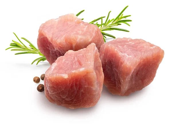 Çiğ ve doğranmış hindi eti (tavuk). Biberiye ve biber dalıyla. Beyaz arkaplanda izole.