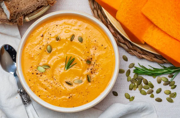 Lezzetli kabak krem. Ev ve rustik bir görünüm. Fr içerir