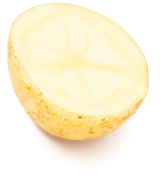 Batata Cortada Meio Lavada Com Pele Isolado Sobre Fundo Branco — Fotografia de Stock