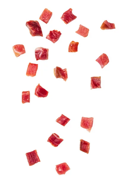 İber jambonu (Serrano) küp şeklinde kesilmiş. Beyaz arkaplanda izole.