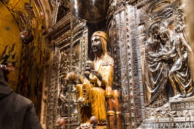 Montserrat Manastırı, İspanya, Katalonya 'da Siyah Madonna.