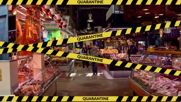 Spanje, Barcelona - januari 2020. Markt met mensen en quarantaine geel tape teken. Vergrendeling 2020 — Stockvideo