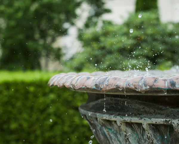 Şehir çeşme damla