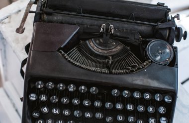 Siyah daktilo, antika