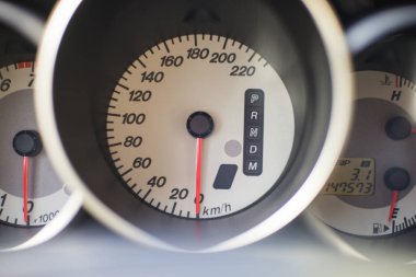 Arabadaki hız göstergesi