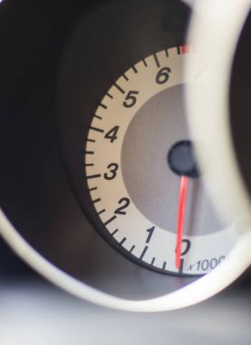 Arabadaki hız göstergesi