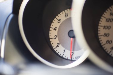 Arabadaki hız göstergesi