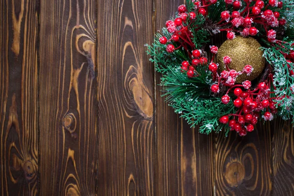 Decorazioni natalizie su sfondo di legno, vista dall'alto, spazio per il testo . — Foto Stock