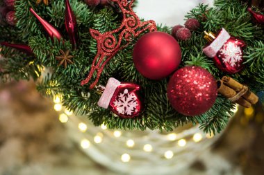 Yeni yıl kırmızı topları