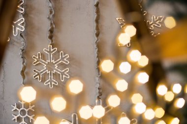 Kar taneleri ve bulanık arka plan, bokeh